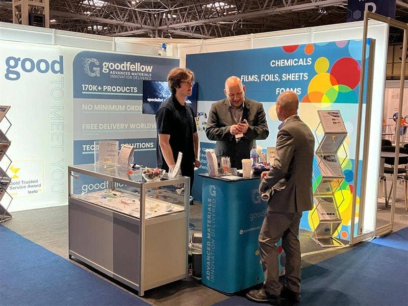 Goodfellow materials experts at our booth in conversation with customers Goodfellow materials experts at our booth in conversation with customers